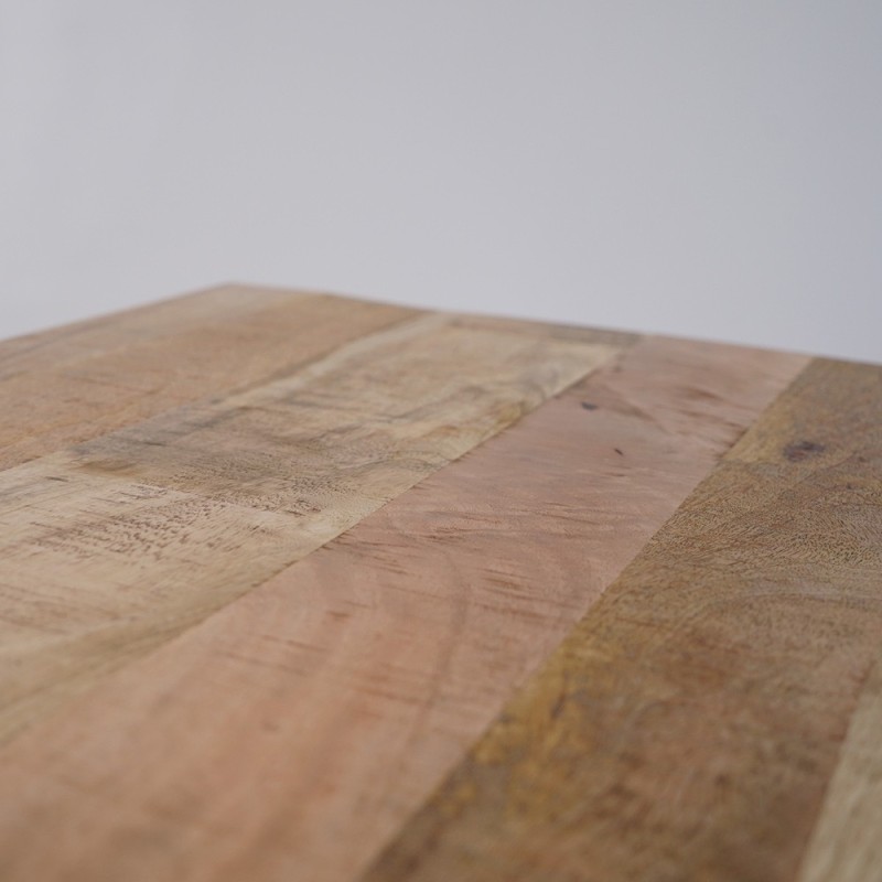 Houten salontafel met metalen onderstel en frame
