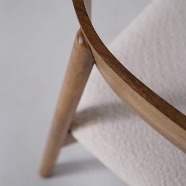 Houten stoel met witte bouclette stof - Alba