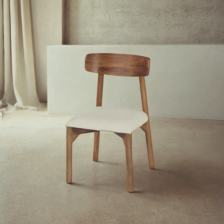 Houten stoel met witte bouclette stof - Alba