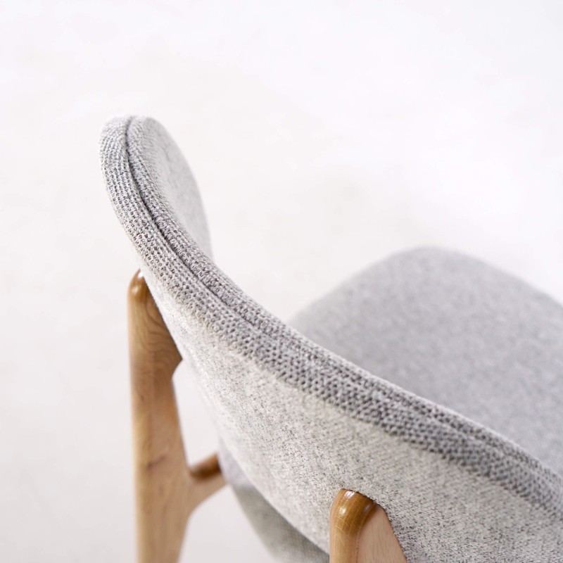 Stoel in massief eikenhout en grijze stof – Skaga