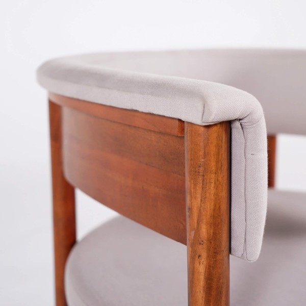 Stoel van hout en stof - Prestige
