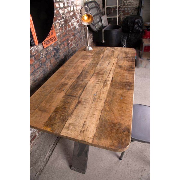 Industrieel Bureau van scandinavische inspiratie 
