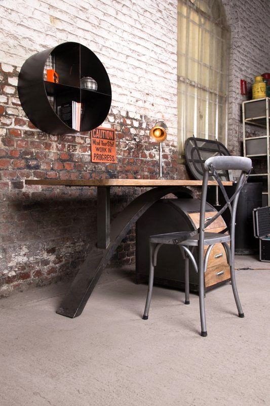 Industrieel Bureau van scandinavische inspiratie 