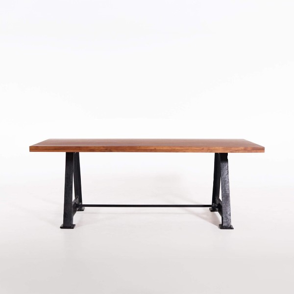 Eettafel in industriële stijl van massief hout met gietijzeren poten – Hudson