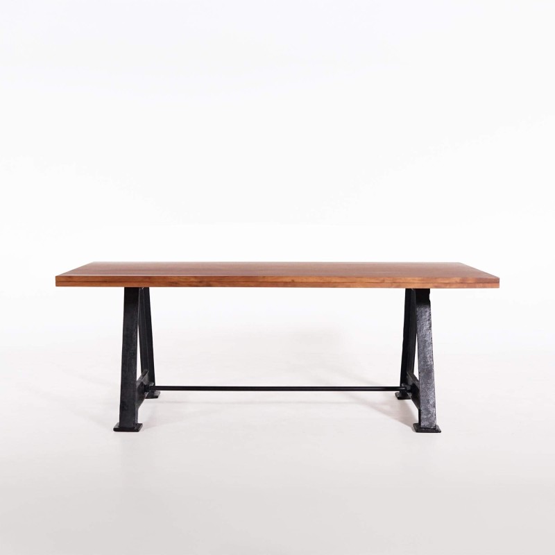 Eettafel in industriële stijl van massief hout met gietijzeren poten – Hudson
