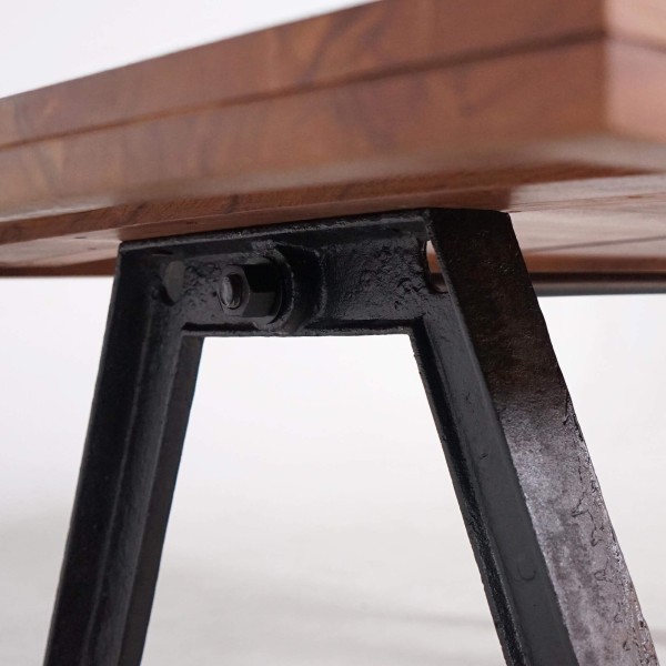 Eettafel in industriële stijl van massief hout met gietijzeren poten – Hudson