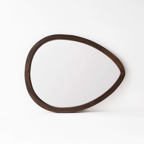 Spiegel met handgemaakt massief houten kader met organisch design – Dageraad