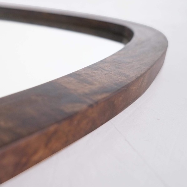 Spiegel met handgemaakt massief houten kader met organisch design – Dageraad