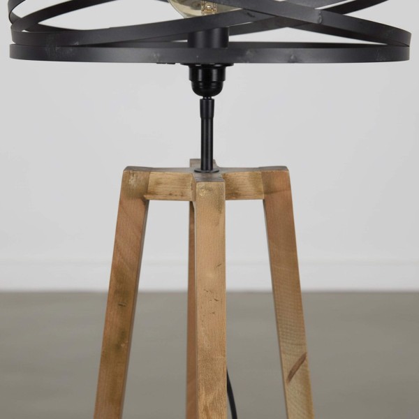 Industriële staande lamp voor de woonkamer in hout met gedraaid metalen lampenkap – Twist