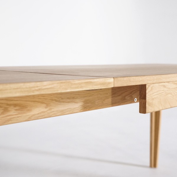 Rechthoekige eettafel in eikenhout van 140 × 80 cm met verlengblad van 50 cm