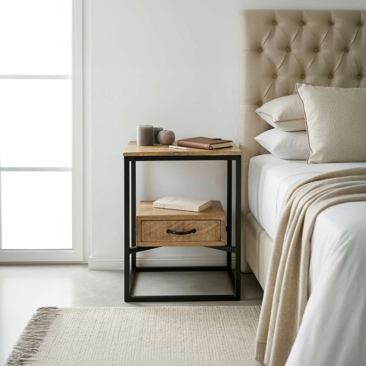 Natuurhouten nachtkastje met één lade