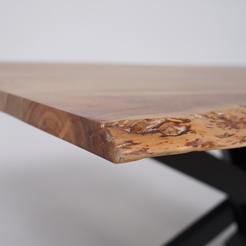 Eettafel van massief hout met metalen mikadopoot en natuurlijke randen 200 cm