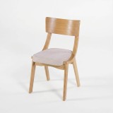 Eetkamerstoel in naturel eik en beige stof – Svea