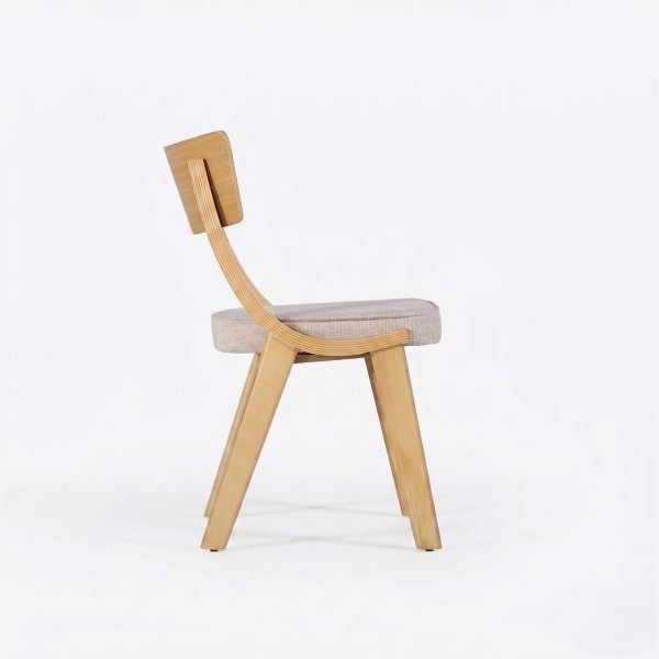 Eetkamerstoel in naturel eik en beige stof – Svea