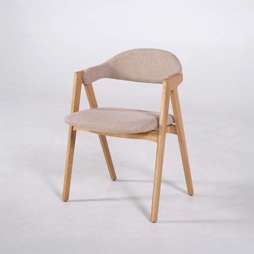 Stoel in natuurlijk hout en beige bouclé stof – Lykke