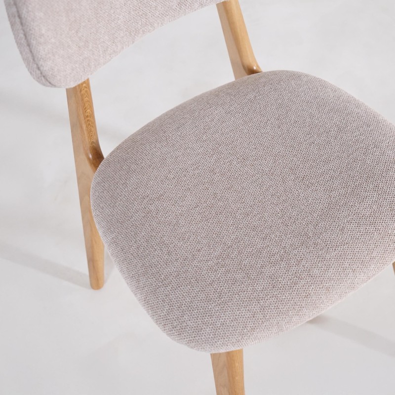 Stoel in massief eikenhout en beige stof – Skaga