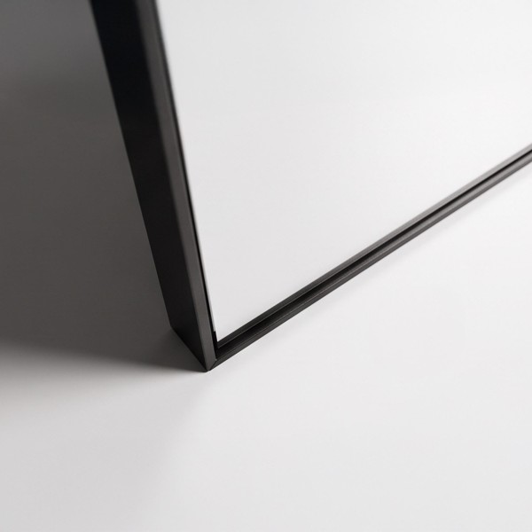 Rechthoekige badkamerspiegel met zwart metalen frame 70 x 90 cm