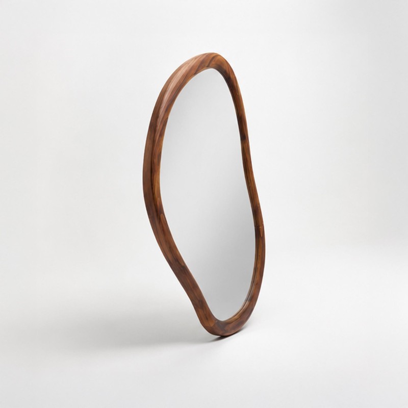 Design organische wandspiegel met massief houten frame 60 x 90 cm