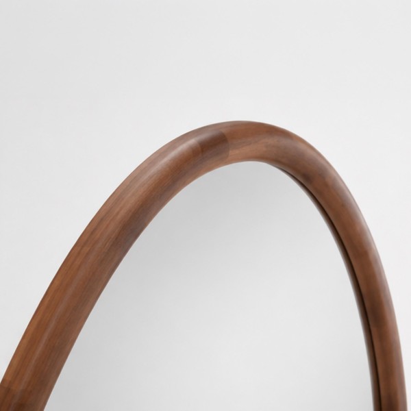 Design organische wandspiegel met massief houten frame 60 x 80 cm