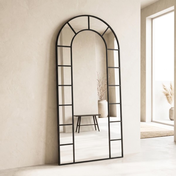 Boogvormige wandspiegel in atelierstijl met zwart metalen frame 80 x 180 cm