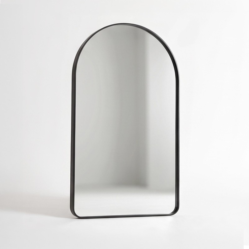 Boogvormige badkamerspiegel met zwart metalen frame 120 x 75 cm