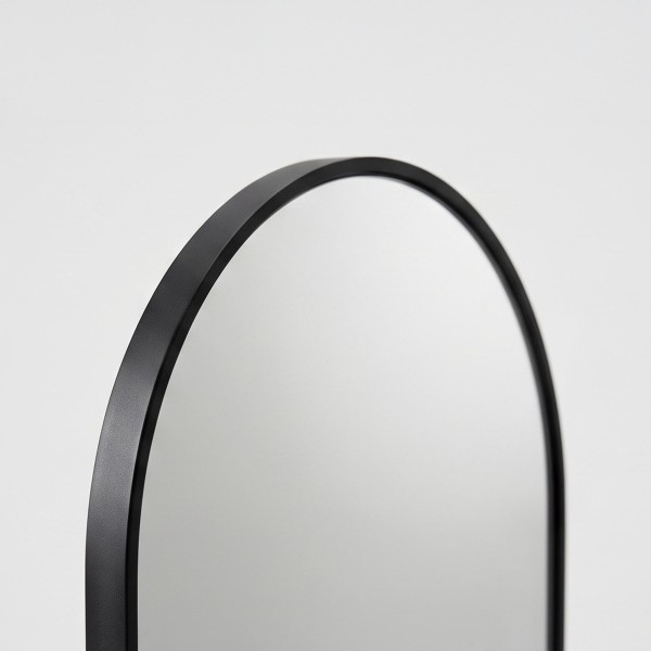 Grote ovale wandspiegel met zwart metalen frame 60 x 165 cm