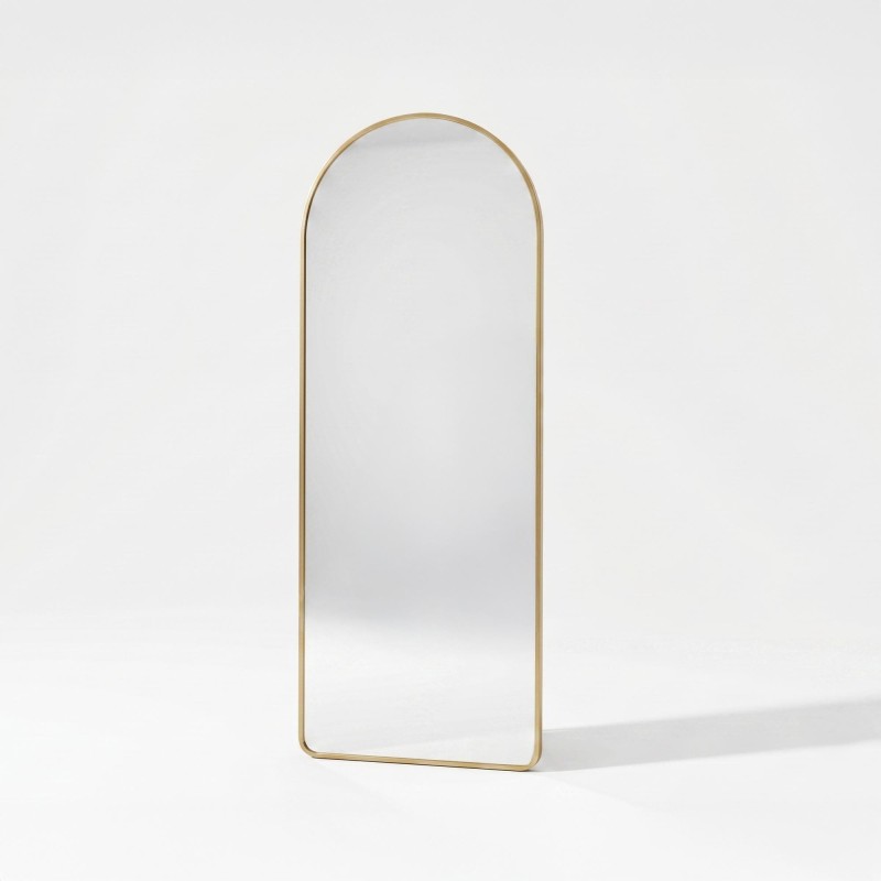 Grote staande boogspiegel met goudkleurig metalen frame 60 x 165 cm