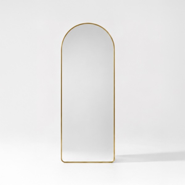Grote staande boogspiegel met goudkleurig metalen frame 60 x 165 cm