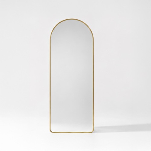 Grote staande boogspiegel met goudkleurig metalen frame 60 x 165 cm