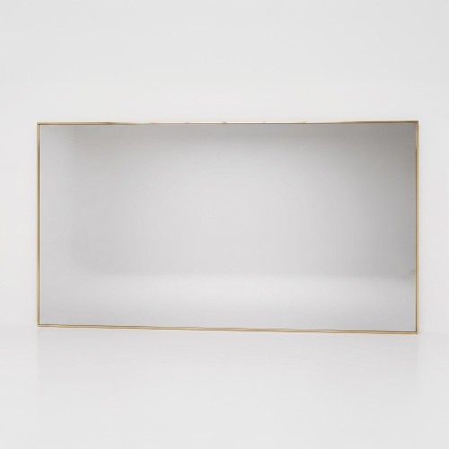 Grote rechthoekige badkamerspiegel voor wandmontage met goudkleurig metalen frame 120 x 75 cm
