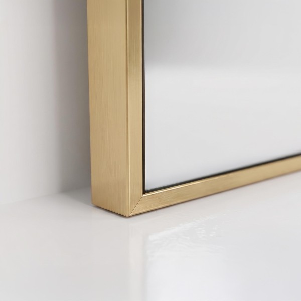Grote rechthoekige badkamerspiegel voor wandmontage met goudkleurig metalen frame 120 x 75 cm
