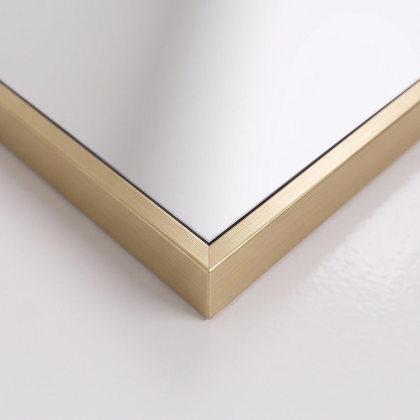 Grote rechthoekige badkamerspiegel voor wandmontage met goudkleurig metalen frame 120 x 75 cm