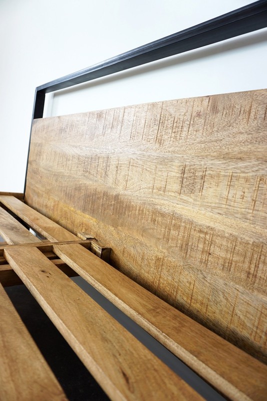 Industrieel tweepersoonsbed in gerecycleerd hout