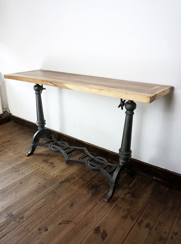 Metalen en teakhouten industriële console