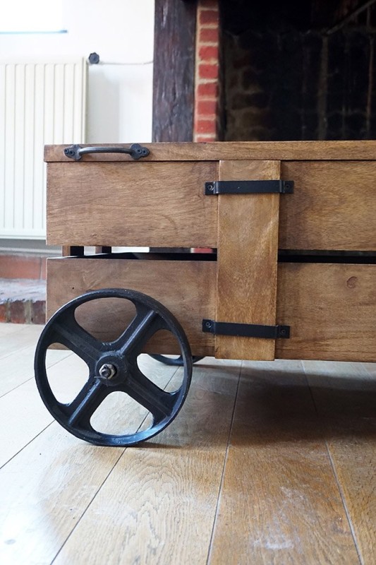Industriële salontafel kist