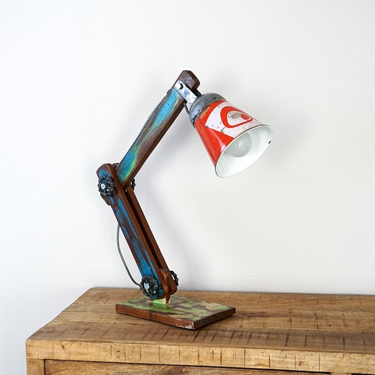 Industriële gerecycleerde tafellamp