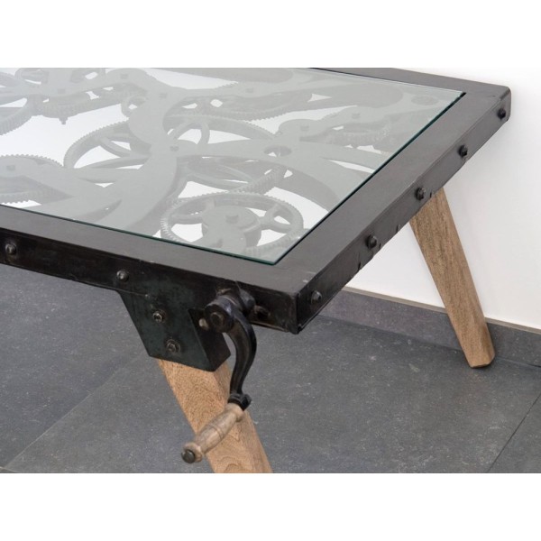 Industriële lage tafel met raderwerk