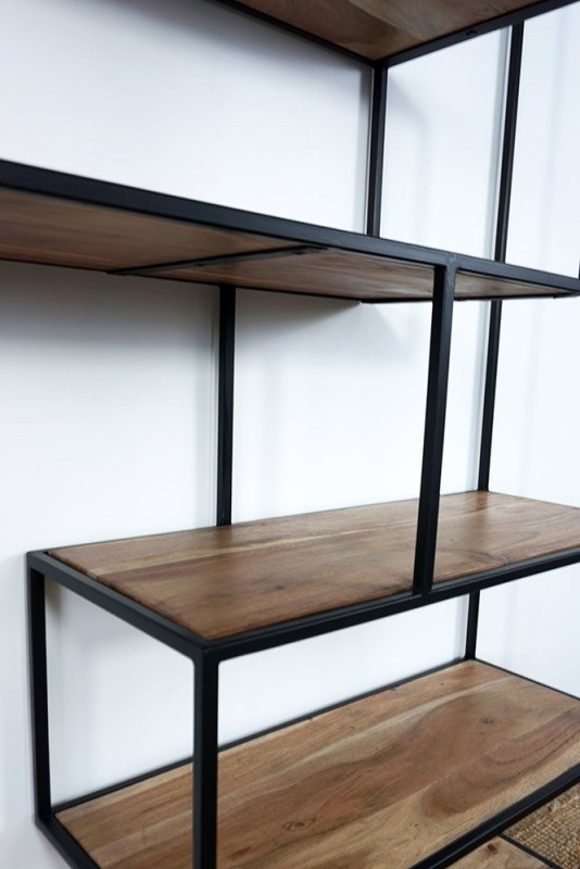 Industriële boekenkast van hout en metaal