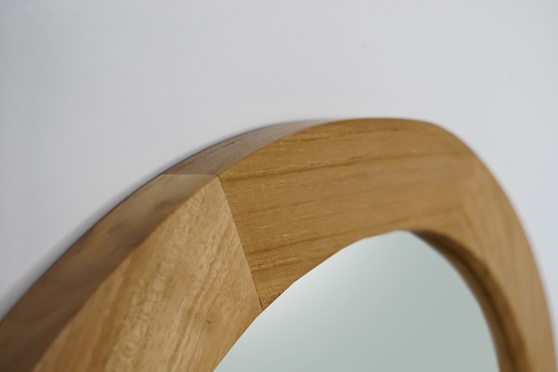 Ronde spiegel van 60 cm met houten frame