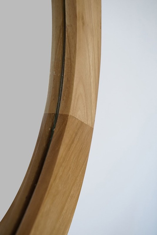 Ronde spiegel van 60 cm met houten frame