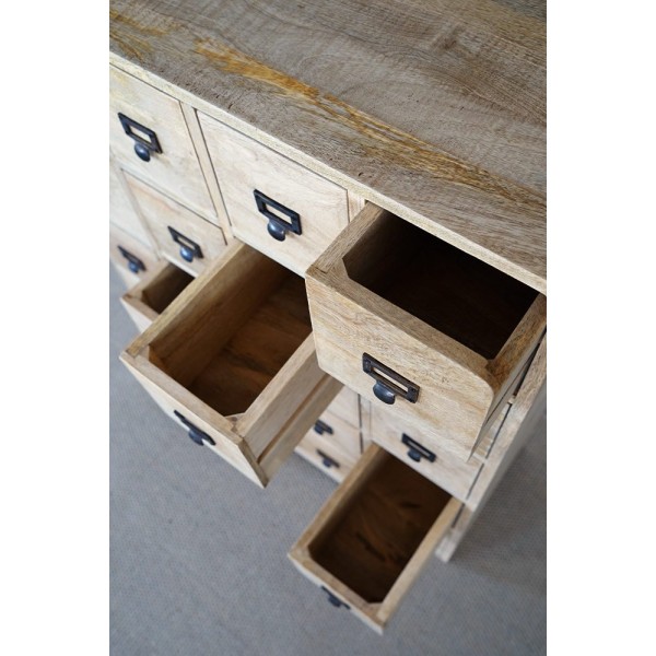 Massief houten opbergmeubel met laden